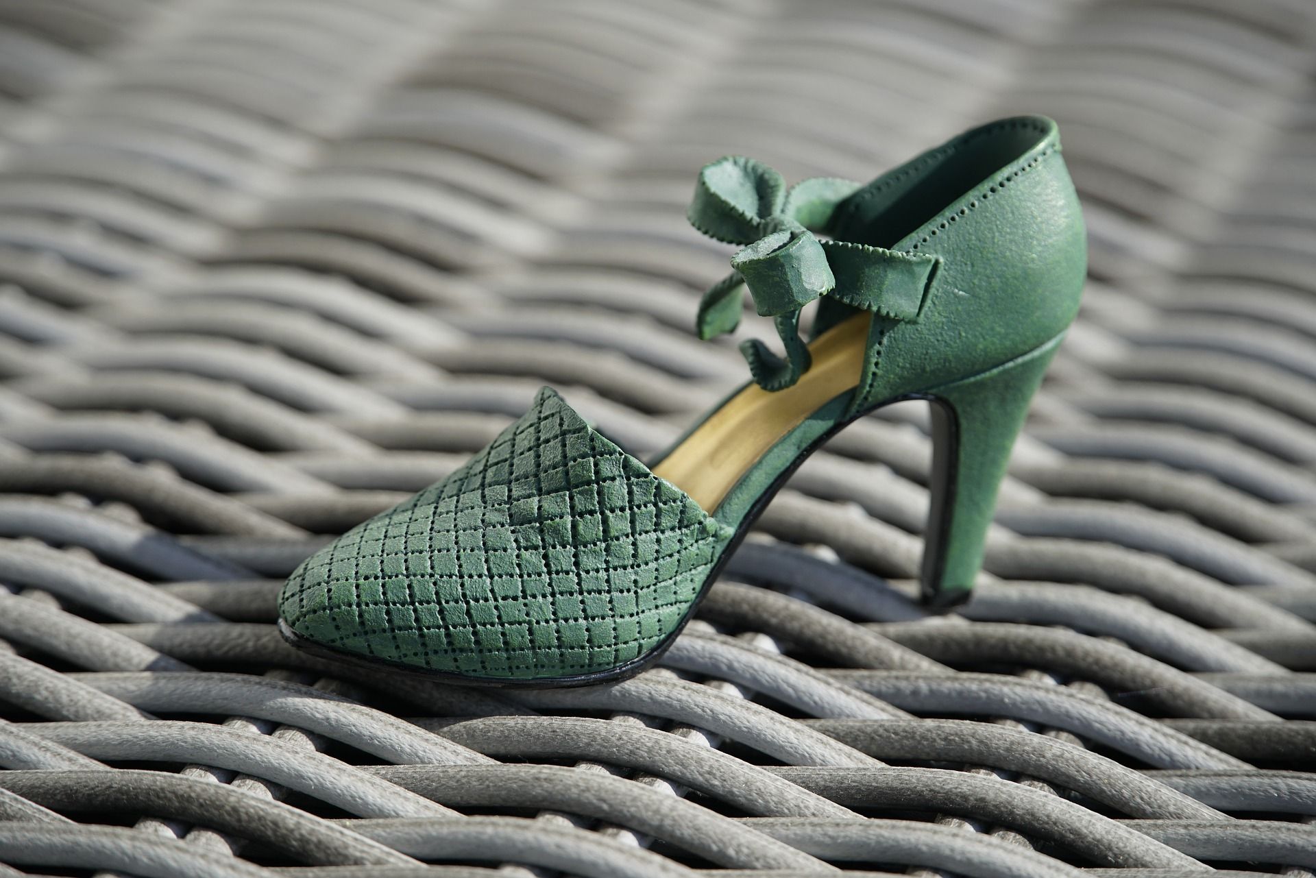 Quelle couleur de chaussures va avec du vert?